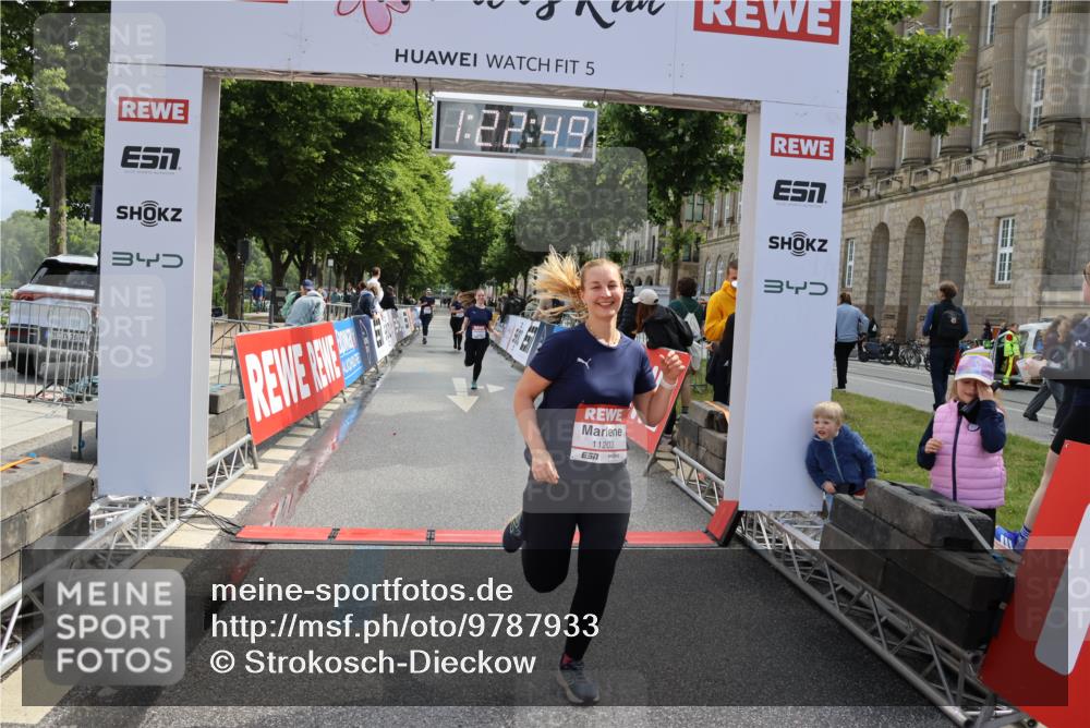 14.06.2026 - REWE Women's Run Strokosch-Dieckow http://msf.ph/oto/9787933 14.06.2026 10:23:11 Ziel 10189, 10560, 11203 meine-sportfotos.de