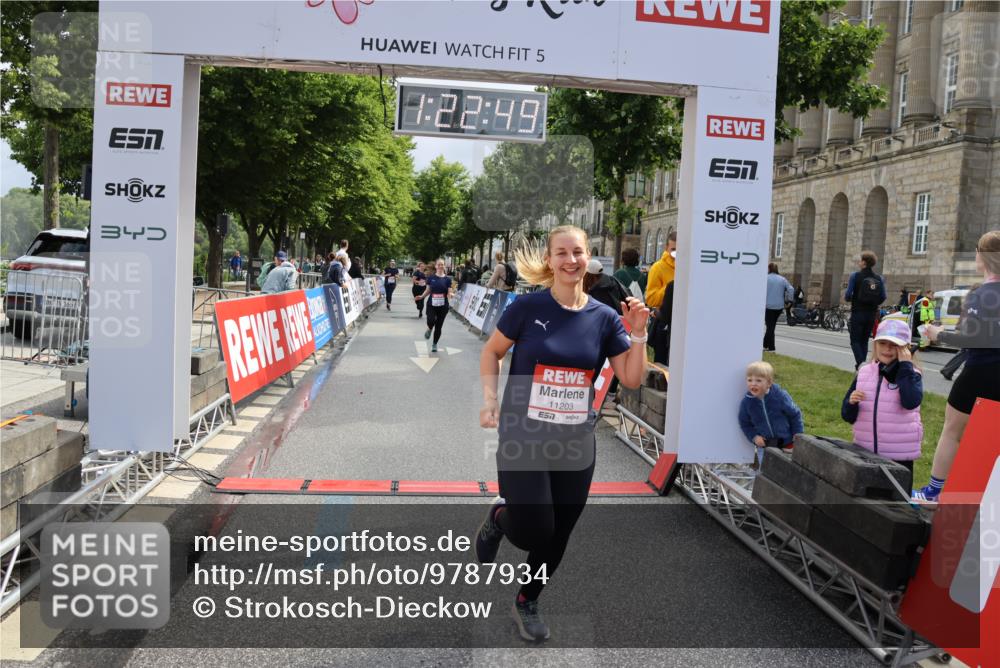 14.06.2026 - REWE Women's Run Strokosch-Dieckow http://msf.ph/oto/9787934 14.06.2026 10:23:11 Ziel 10189, 10560, 11203 meine-sportfotos.de