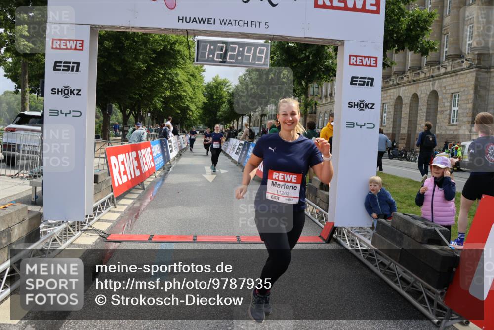 14.06.2026 - REWE Women's Run Strokosch-Dieckow http://msf.ph/oto/9787935 14.06.2026 10:23:11 Ziel 10189, 10560, 11203 meine-sportfotos.de