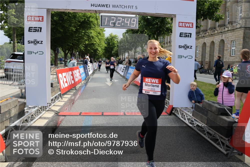 14.06.2026 - REWE Women's Run Strokosch-Dieckow http://msf.ph/oto/9787936 14.06.2026 10:23:11 Ziel 10189, 10560, 11203 meine-sportfotos.de