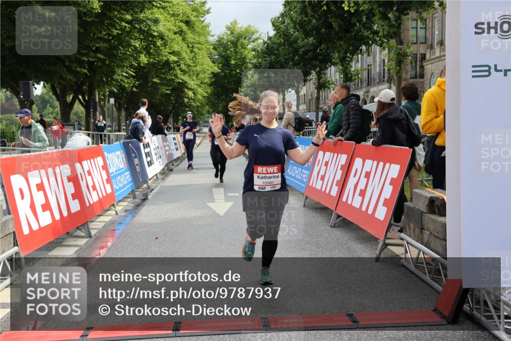 14.06.2026 - REWE Women's Run Strokosch-Dieckow http://msf.ph/oto/9787937 14.06.2026 10:23:13 Ziel 10189, 10560, 10681, 11203 meine-sportfotos.de