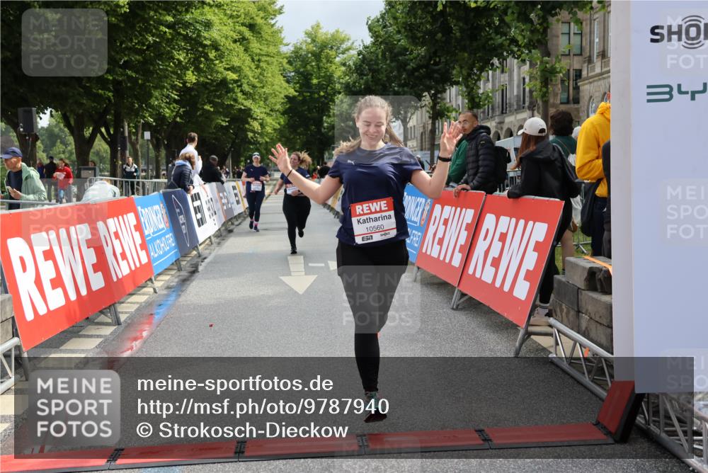 14.06.2026 - REWE Women's Run Strokosch-Dieckow http://msf.ph/oto/9787940 14.06.2026 10:23:14 Ziel 10189, 10560, 10681, 11203 meine-sportfotos.de