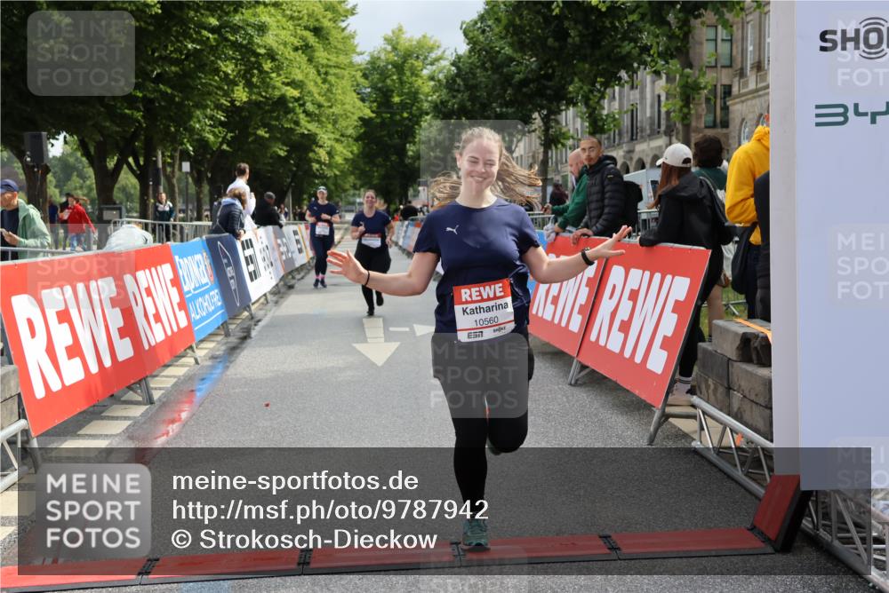 14.06.2026 - REWE Women's Run Strokosch-Dieckow http://msf.ph/oto/9787942 14.06.2026 10:23:14 Ziel 10189, 10560, 10681, 11203 meine-sportfotos.de