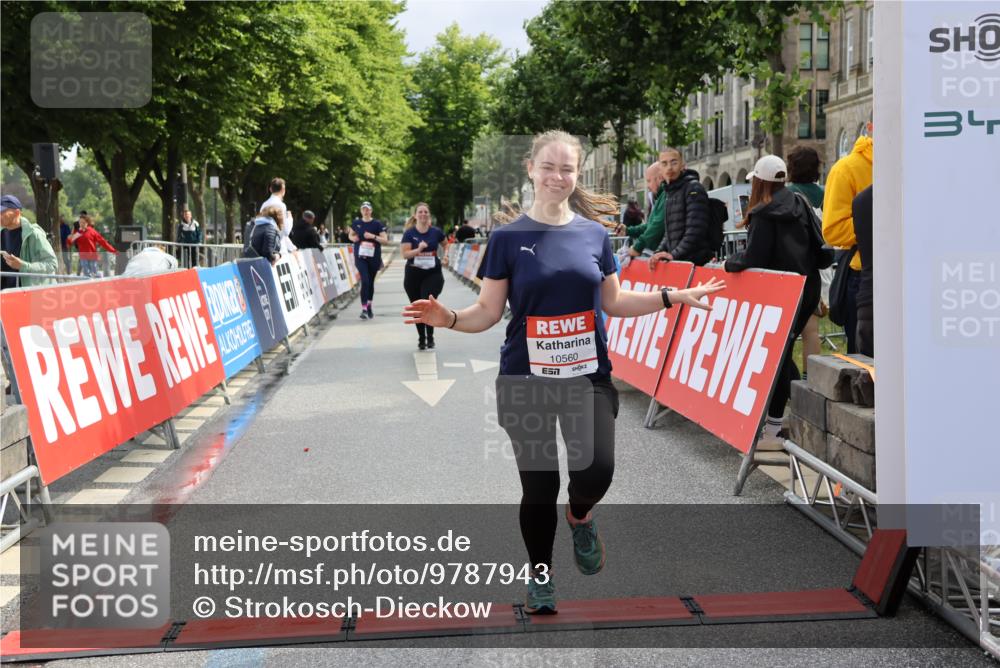 14.06.2026 - REWE Women's Run Strokosch-Dieckow http://msf.ph/oto/9787943 14.06.2026 10:23:14 Ziel 10189, 10560, 10681, 11203 meine-sportfotos.de