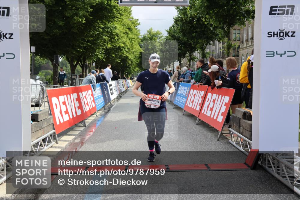 14.06.2026 - REWE Women's Run Strokosch-Dieckow http://msf.ph/oto/9787959 14.06.2026 10:23:21 Ziel 10437, 10560, 10681, 10918 meine-sportfotos.de