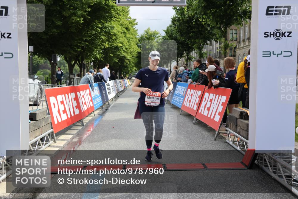 14.06.2026 - REWE Women's Run Strokosch-Dieckow http://msf.ph/oto/9787960 14.06.2026 10:23:21 Ziel 10437, 10560, 10681, 10918 meine-sportfotos.de