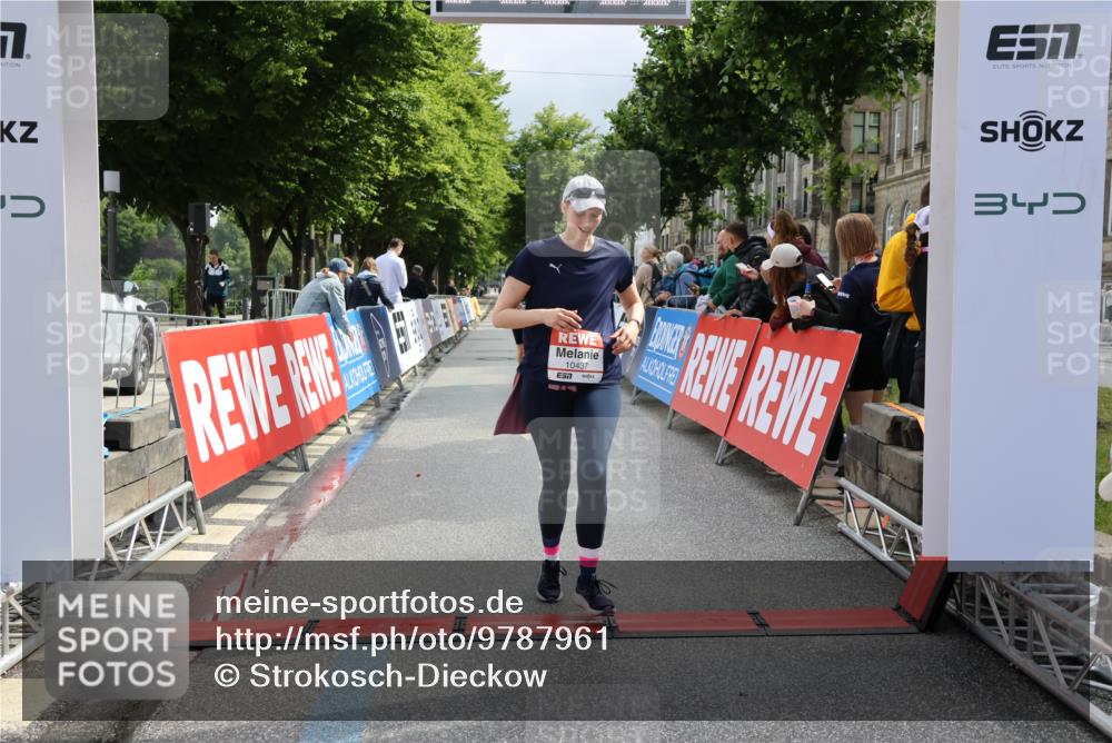 14.06.2026 - REWE Women's Run Strokosch-Dieckow http://msf.ph/oto/9787961 14.06.2026 10:23:21 Ziel 10437, 10560, 10681, 10918 meine-sportfotos.de