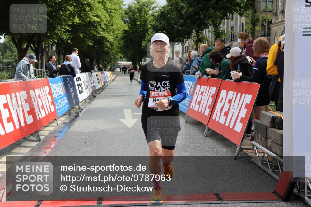 14.06.2026 - REWE Women's Run Strokosch-Dieckow http://msf.ph/oto/9787963 14.06.2026 10:23:26 Ziel 10437, 10918 meine-sportfotos.de