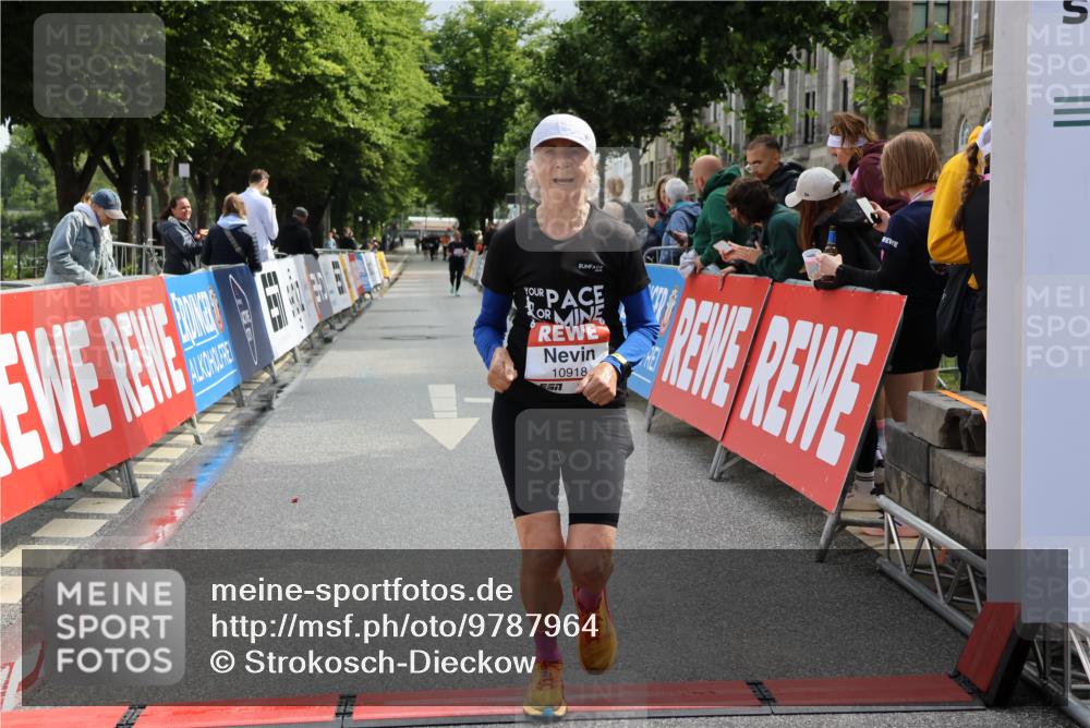 14.06.2026 - REWE Women's Run Strokosch-Dieckow http://msf.ph/oto/9787964 14.06.2026 10:23:26 Ziel 10437, 10918 meine-sportfotos.de