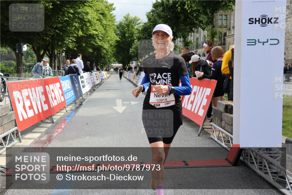 14.06.2026 - REWE Women's Run Strokosch-Dieckow http://msf.ph/oto/9787973 14.06.2026 10:23:26 Ziel 10437, 10918 meine-sportfotos.de