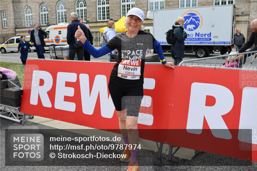 14.06.2026 - REWE Women's Run Strokosch-Dieckow http://msf.ph/oto/9787974 14.06.2026 10:23:37 Ziel 10457 meine-sportfotos.de