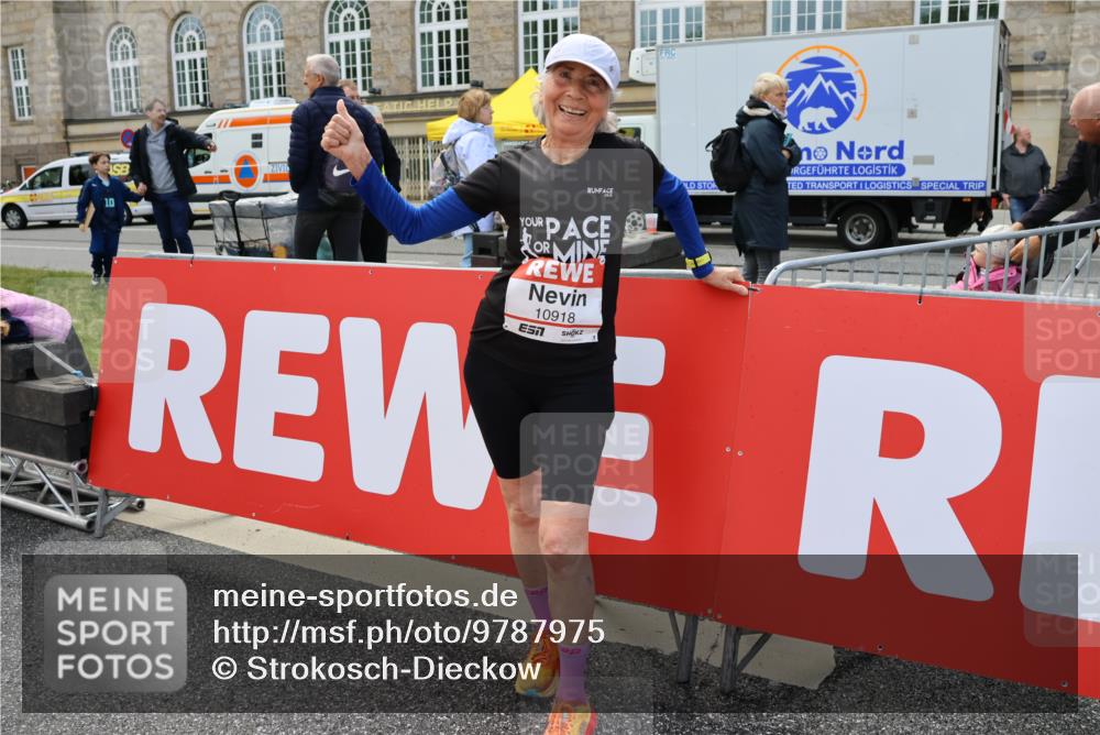 14.06.2026 - REWE Women's Run Strokosch-Dieckow http://msf.ph/oto/9787975 14.06.2026 10:23:37 Ziel 10457 meine-sportfotos.de