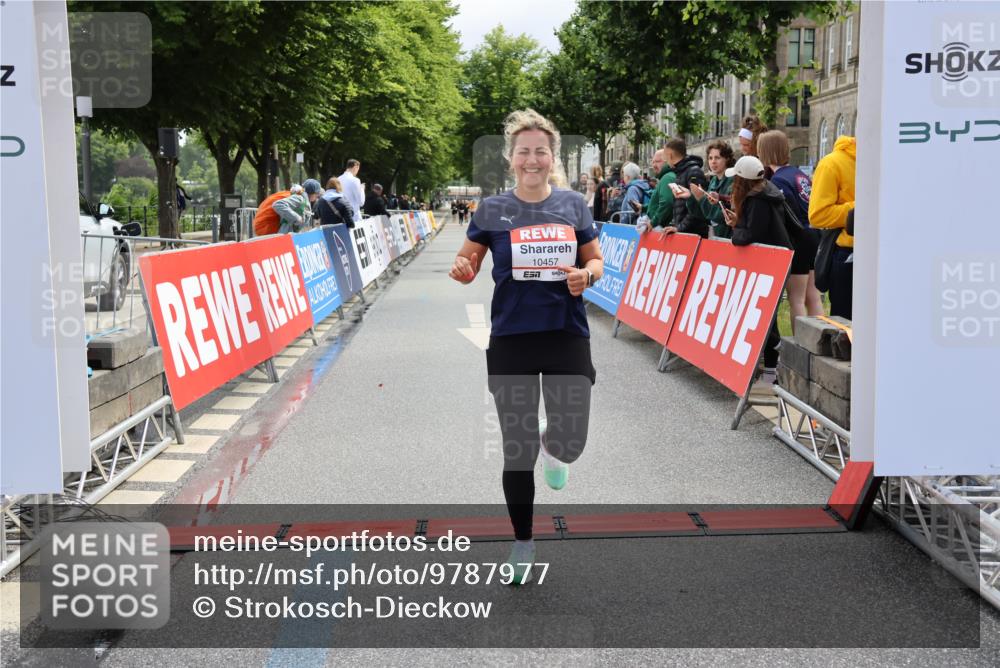 14.06.2026 - REWE Women's Run Strokosch-Dieckow http://msf.ph/oto/9787977 14.06.2026 10:23:39 Ziel 10457 meine-sportfotos.de