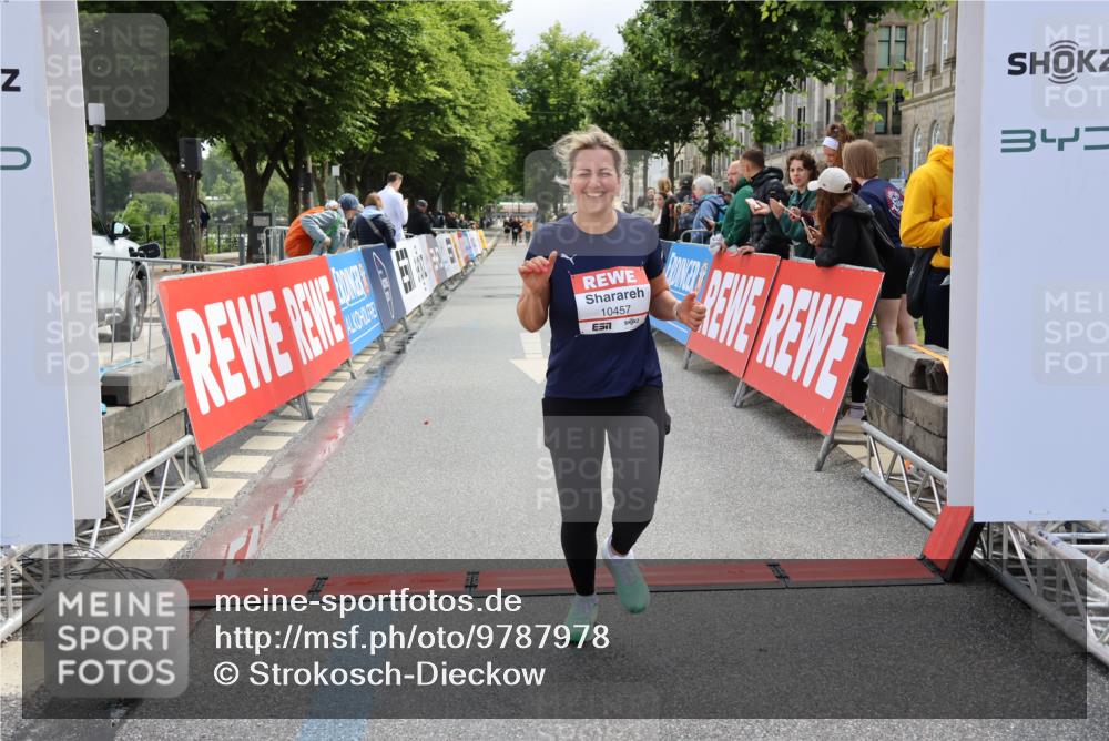 14.06.2026 - REWE Women's Run Strokosch-Dieckow http://msf.ph/oto/9787978 14.06.2026 10:23:40 Ziel 10457 meine-sportfotos.de