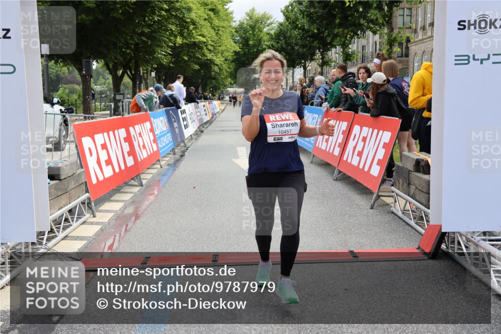 14.06.2026 - REWE Women's Run Strokosch-Dieckow http://msf.ph/oto/9787979 14.06.2026 10:23:40 Ziel 10457 meine-sportfotos.de