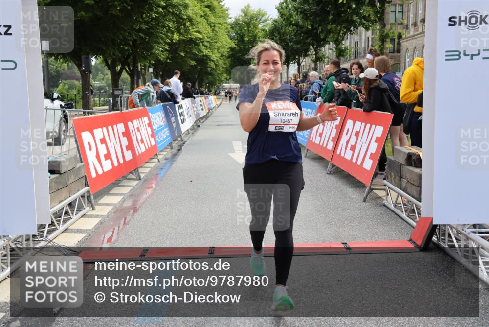 14.06.2026 - REWE Women's Run Strokosch-Dieckow http://msf.ph/oto/9787980 14.06.2026 10:23:40 Ziel 10457 meine-sportfotos.de