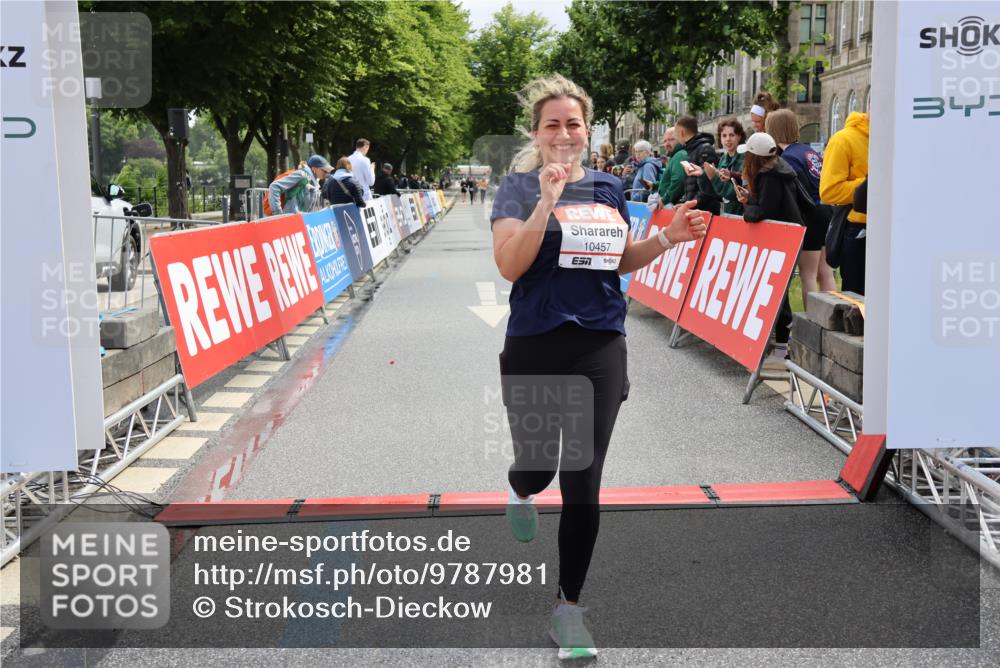 14.06.2026 - REWE Women's Run Strokosch-Dieckow http://msf.ph/oto/9787981 14.06.2026 10:23:40 Ziel 10457 meine-sportfotos.de