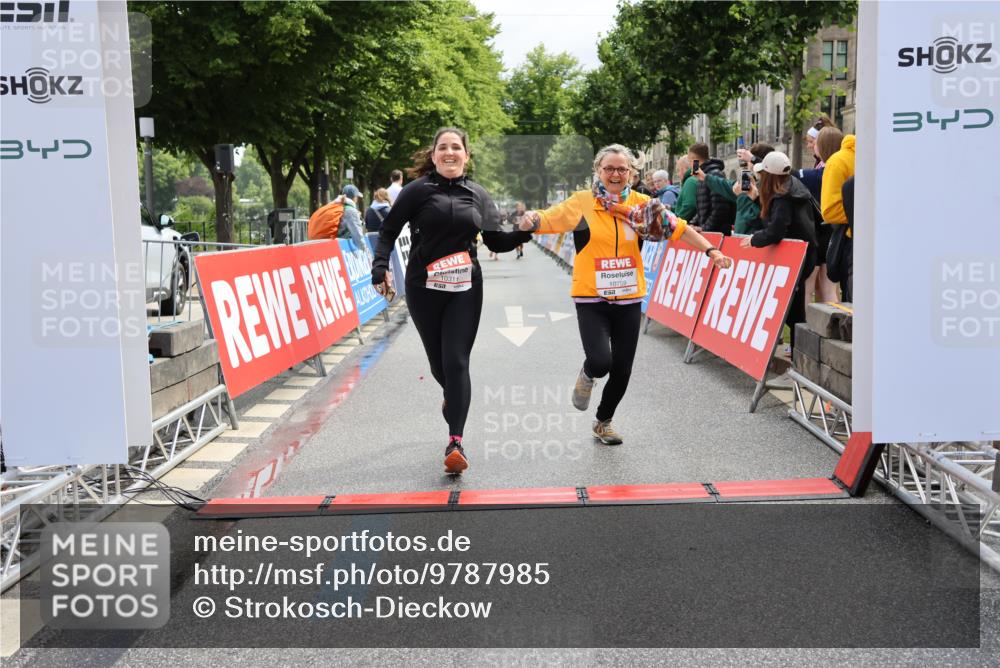 14.06.2026 - REWE Women's Run Strokosch-Dieckow http://msf.ph/oto/9787985 14.06.2026 10:24:03 Ziel 10311, 10759 meine-sportfotos.de