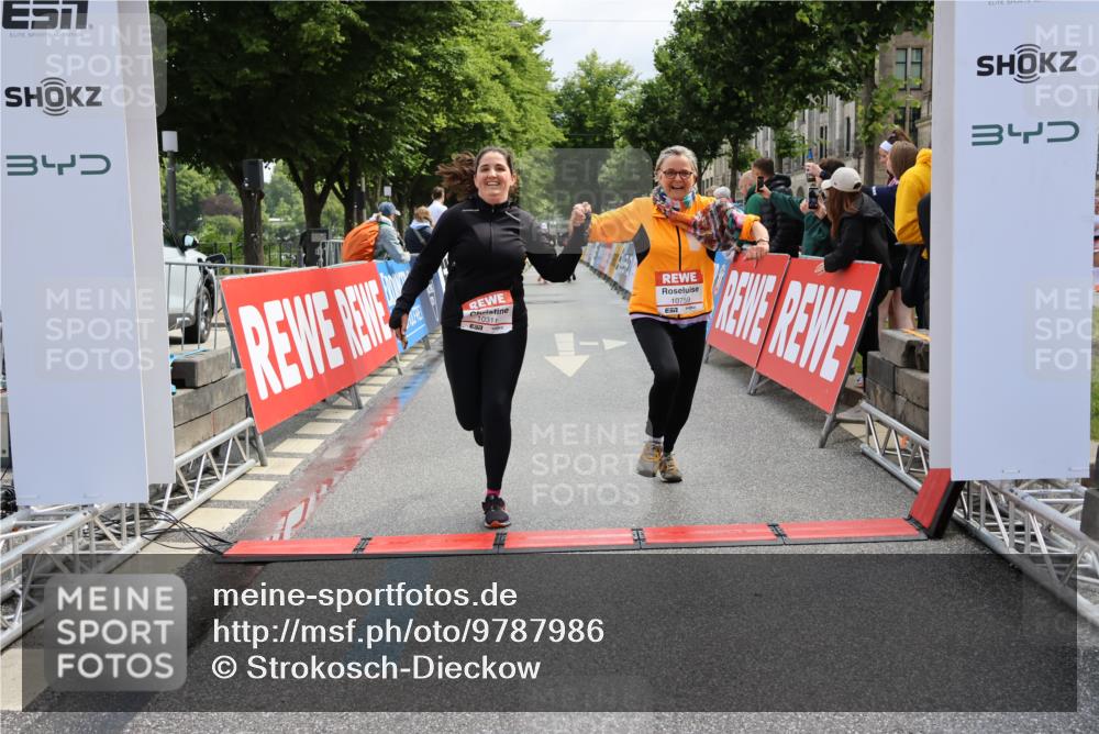 14.06.2026 - REWE Women's Run Strokosch-Dieckow http://msf.ph/oto/9787986 14.06.2026 10:24:03 Ziel 10311, 10759 meine-sportfotos.de