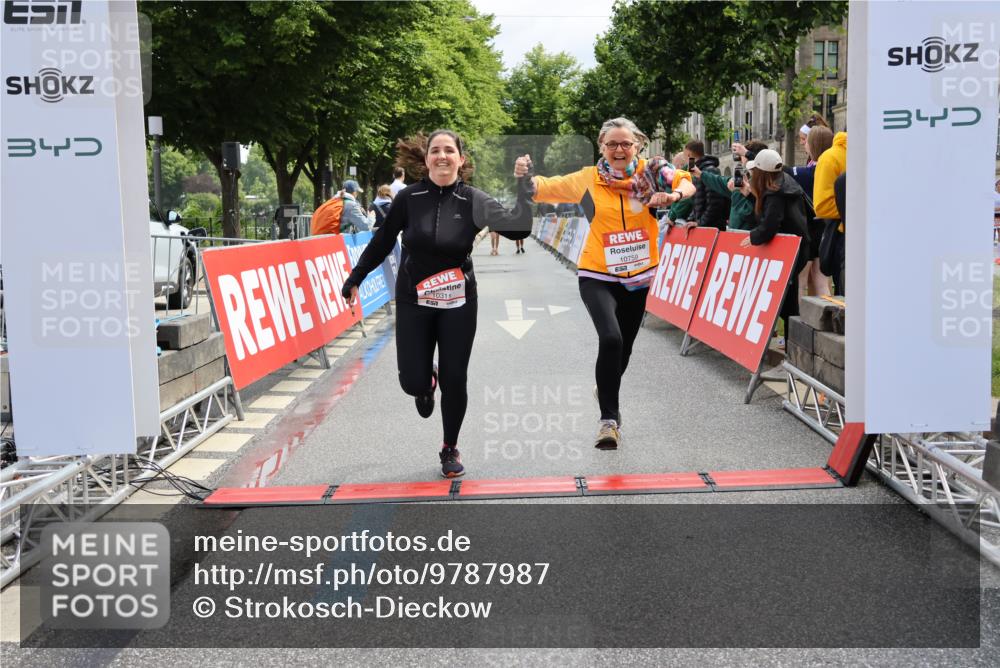 14.06.2026 - REWE Women's Run Strokosch-Dieckow http://msf.ph/oto/9787987 14.06.2026 10:24:03 Ziel 10311, 10759 meine-sportfotos.de