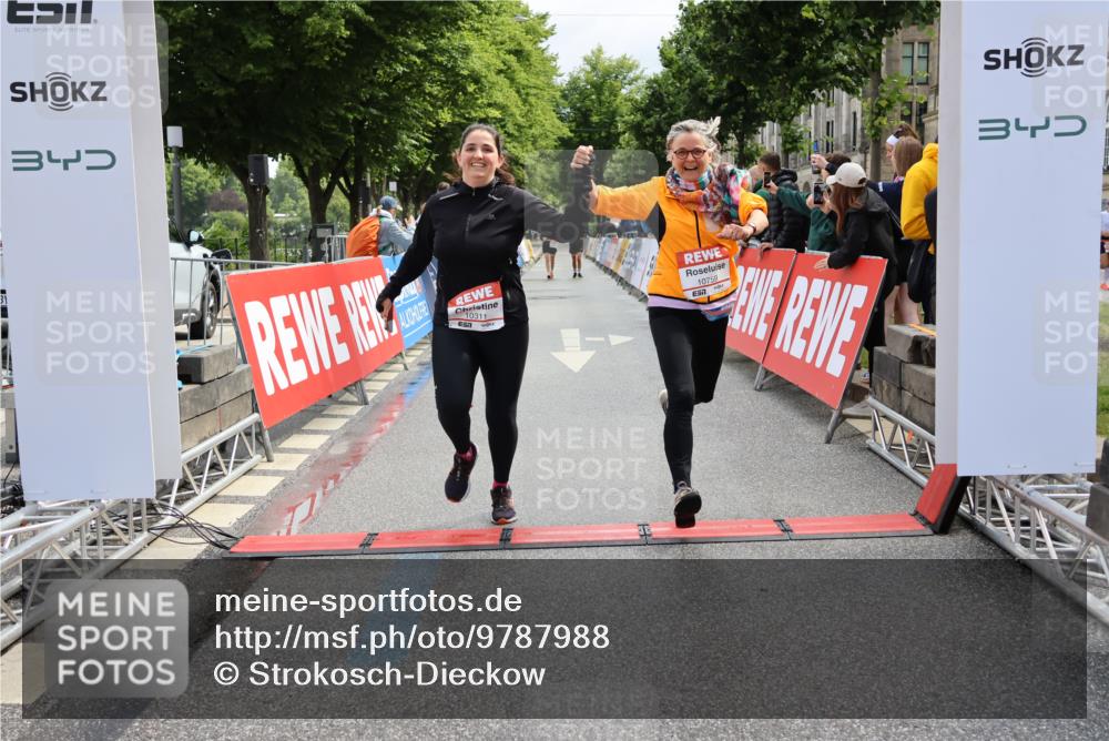 14.06.2026 - REWE Women's Run Strokosch-Dieckow http://msf.ph/oto/9787988 14.06.2026 10:24:03 Ziel 10311, 10759 meine-sportfotos.de