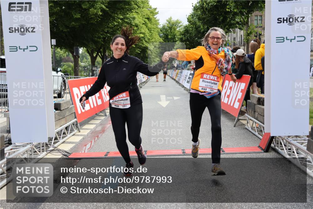 14.06.2026 - REWE Women's Run Strokosch-Dieckow http://msf.ph/oto/9787993 14.06.2026 10:24:03 Ziel 10311, 10759 meine-sportfotos.de