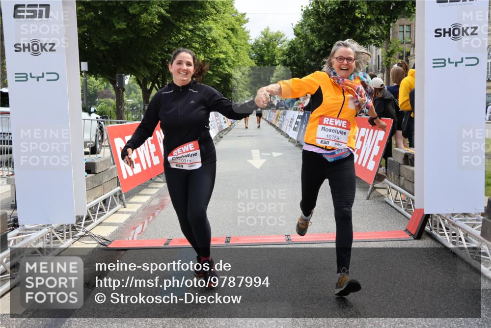 14.06.2026 - REWE Women's Run Strokosch-Dieckow http://msf.ph/oto/9787994 14.06.2026 10:24:03 Ziel 10311, 10759 meine-sportfotos.de