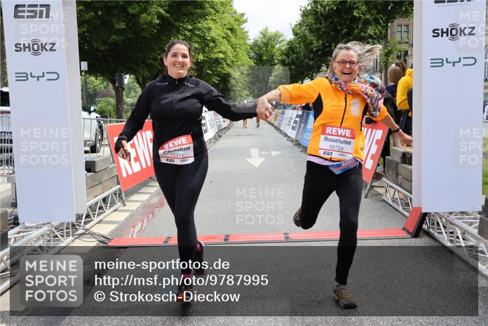 14.06.2026 - REWE Women's Run Strokosch-Dieckow http://msf.ph/oto/9787995 14.06.2026 10:24:03 Ziel 10311, 10759 meine-sportfotos.de