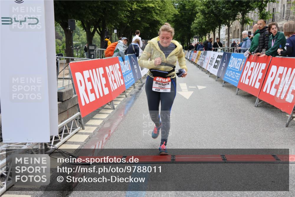 14.06.2026 - REWE Women's Run Strokosch-Dieckow http://msf.ph/oto/9788011 14.06.2026 10:24:40 Ziel 10964 meine-sportfotos.de
