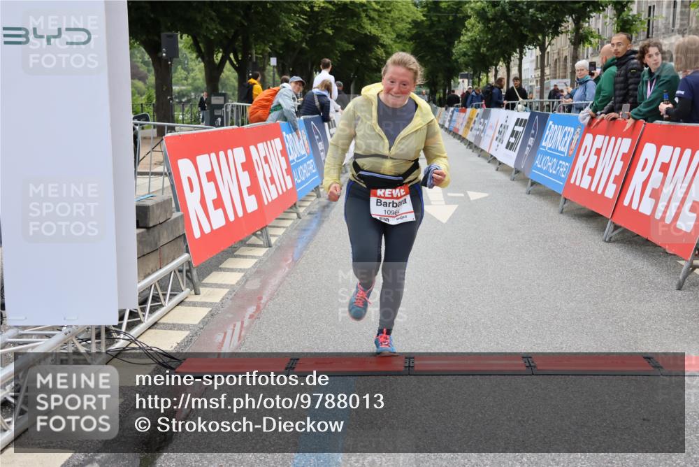 14.06.2026 - REWE Women's Run Strokosch-Dieckow http://msf.ph/oto/9788013 14.06.2026 10:24:40 Ziel 10964 meine-sportfotos.de