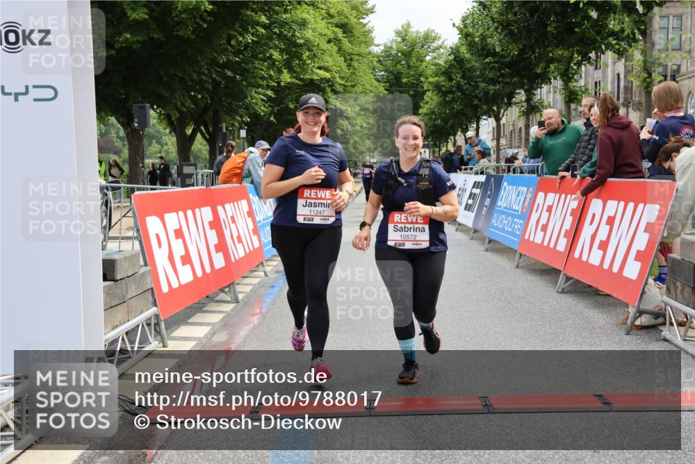 14.06.2026 - REWE Women's Run Strokosch-Dieckow http://msf.ph/oto/9788017 14.06.2026 10:24:57 Ziel 10572, 11247 meine-sportfotos.de
