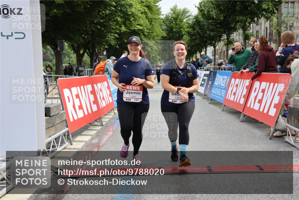 14.06.2026 - REWE Women's Run Strokosch-Dieckow http://msf.ph/oto/9788020 14.06.2026 10:24:57 Ziel 10572, 11247 meine-sportfotos.de