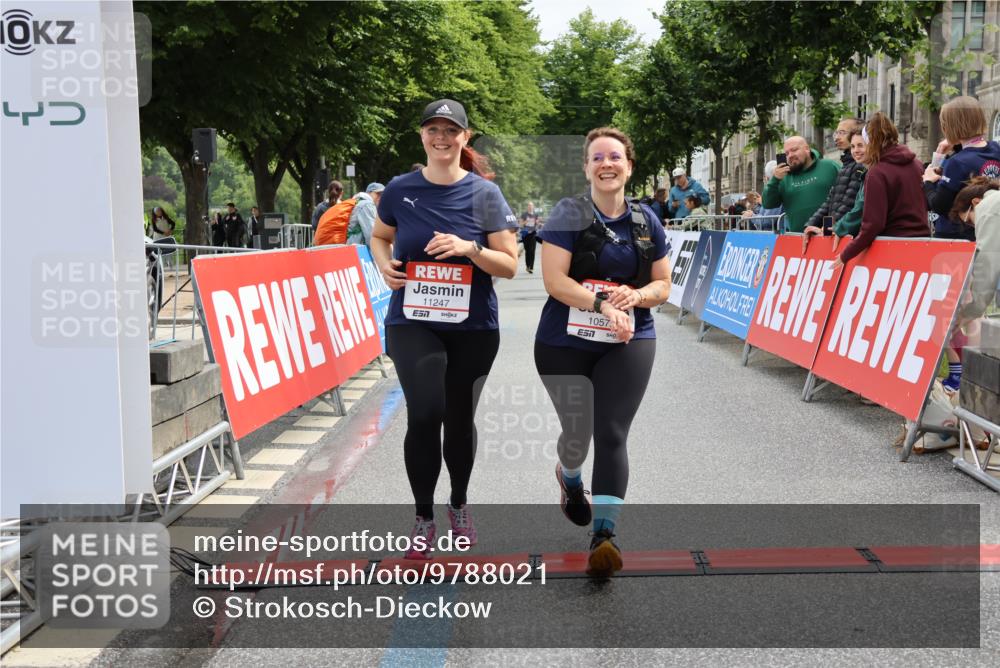 14.06.2026 - REWE Women's Run Strokosch-Dieckow http://msf.ph/oto/9788021 14.06.2026 10:24:57 Ziel 10572, 11247 meine-sportfotos.de