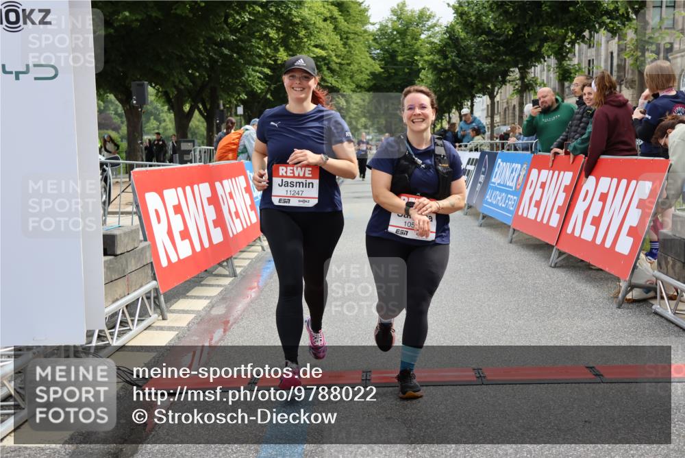 14.06.2026 - REWE Women's Run Strokosch-Dieckow http://msf.ph/oto/9788022 14.06.2026 10:24:57 Ziel 10572, 11247 meine-sportfotos.de