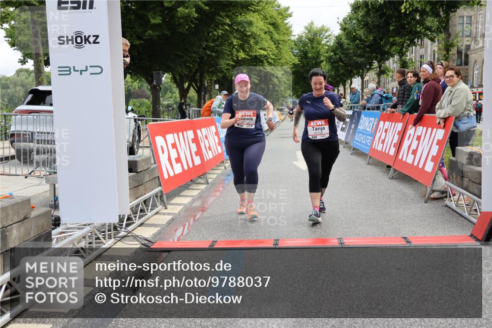 14.06.2026 - REWE Women's Run Strokosch-Dieckow http://msf.ph/oto/9788037 14.06.2026 10:25:27 Ziel 10152, 10700 meine-sportfotos.de