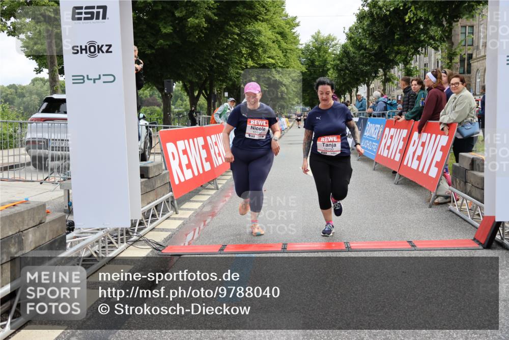 14.06.2026 - REWE Women's Run Strokosch-Dieckow http://msf.ph/oto/9788040 14.06.2026 10:25:28 Ziel 10152, 10700 meine-sportfotos.de