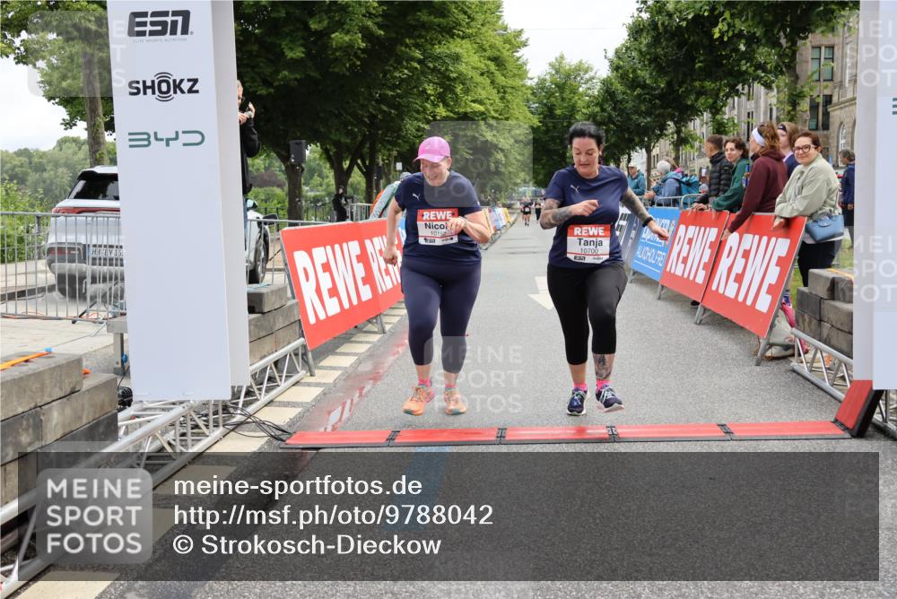 14.06.2026 - REWE Women's Run Strokosch-Dieckow http://msf.ph/oto/9788042 14.06.2026 10:25:28 Ziel 10152, 10700 meine-sportfotos.de