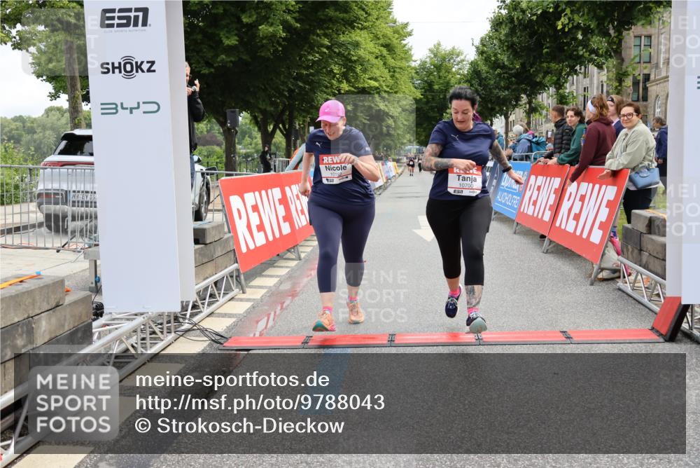 14.06.2026 - REWE Women's Run Strokosch-Dieckow http://msf.ph/oto/9788043 14.06.2026 10:25:28 Ziel 10152, 10700 meine-sportfotos.de