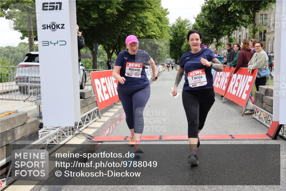 14.06.2026 - REWE Women's Run Strokosch-Dieckow http://msf.ph/oto/9788049 14.06.2026 10:25:28 Ziel 10152, 10700 meine-sportfotos.de