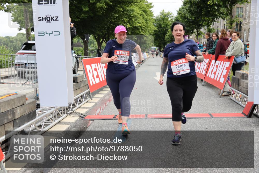 14.06.2026 - REWE Women's Run Strokosch-Dieckow http://msf.ph/oto/9788050 14.06.2026 10:25:28 Ziel 10152, 10700 meine-sportfotos.de