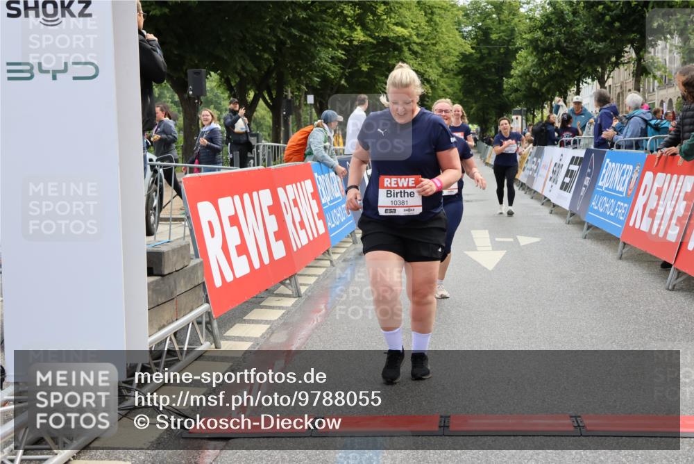 14.06.2026 - REWE Women's Run Strokosch-Dieckow http://msf.ph/oto/9788055 14.06.2026 10:25:49 Ziel 10381, 10459 meine-sportfotos.de