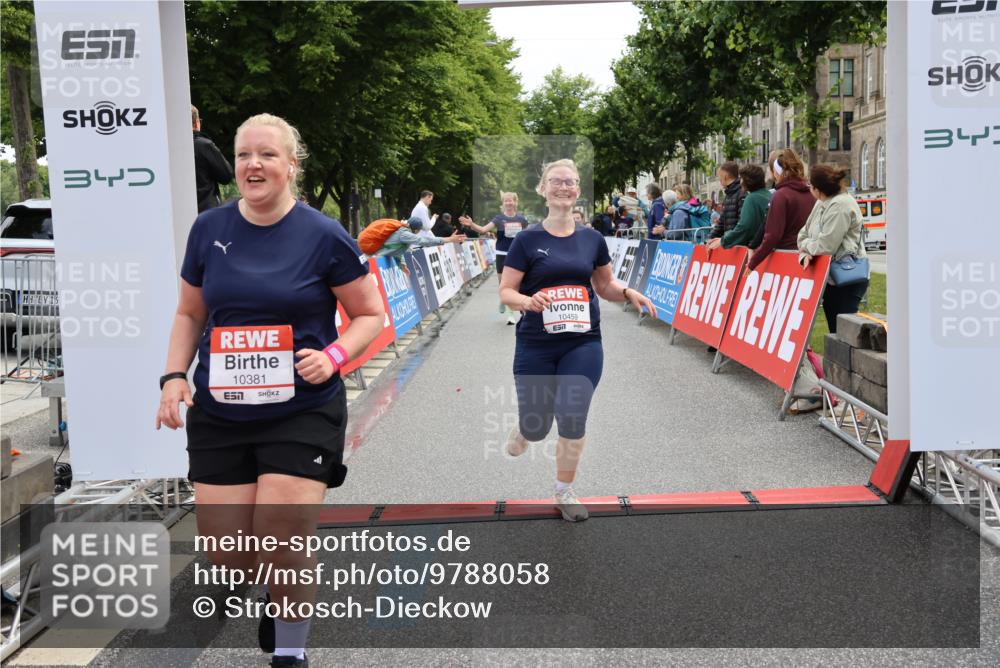 14.06.2026 - REWE Women's Run Strokosch-Dieckow http://msf.ph/oto/9788058 14.06.2026 10:25:51 Ziel 10381, 10459, 10562, 11237 meine-sportfotos.de