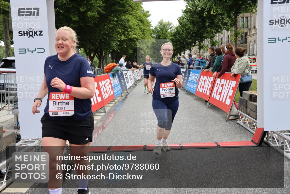 14.06.2026 - REWE Women's Run Strokosch-Dieckow http://msf.ph/oto/9788060 14.06.2026 10:25:51 Ziel 10381, 10459, 10562, 11237 meine-sportfotos.de