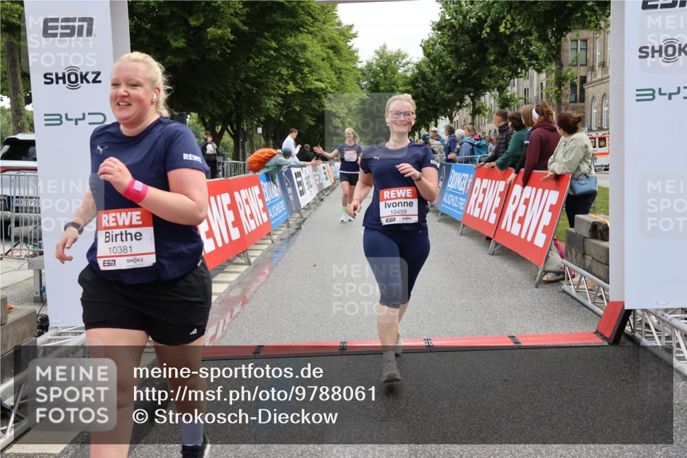 14.06.2026 - REWE Women's Run Strokosch-Dieckow http://msf.ph/oto/9788061 14.06.2026 10:25:51 Ziel 10381, 10459, 10562, 11237 meine-sportfotos.de