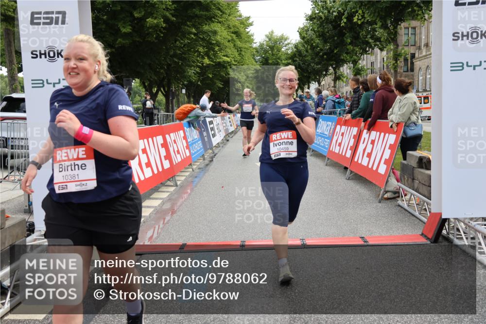 14.06.2026 - REWE Women's Run Strokosch-Dieckow http://msf.ph/oto/9788062 14.06.2026 10:25:51 Ziel 10381, 10459, 10562, 11237 meine-sportfotos.de