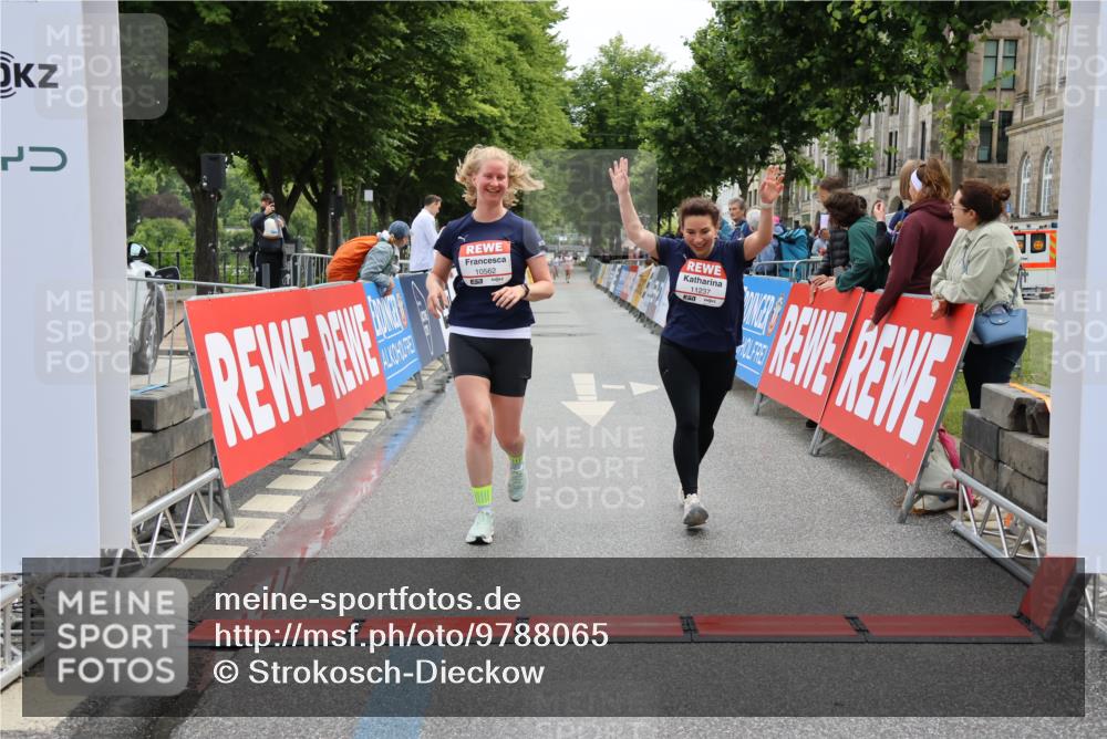 14.06.2026 - REWE Women's Run Strokosch-Dieckow http://msf.ph/oto/9788065 14.06.2026 10:25:54 Ziel 10381, 10459, 10562, 11237 meine-sportfotos.de