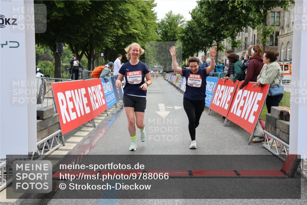 14.06.2026 - REWE Women's Run Strokosch-Dieckow http://msf.ph/oto/9788066 14.06.2026 10:25:54 Ziel 10381, 10459, 10562, 11237 meine-sportfotos.de