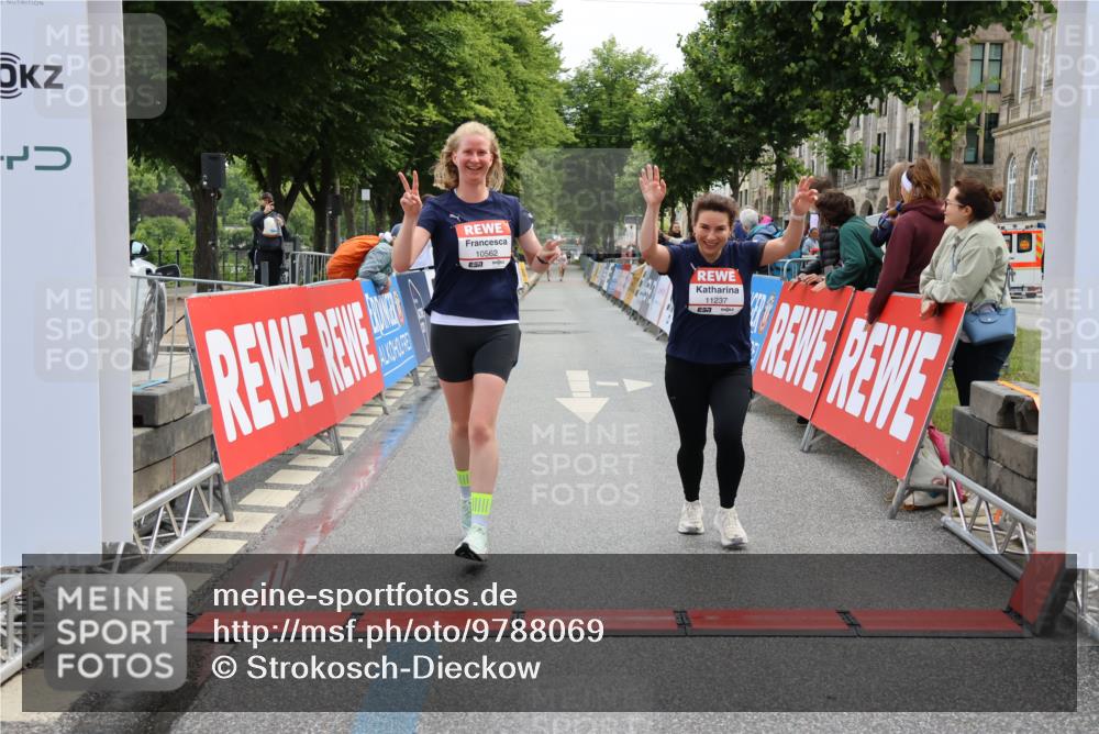 14.06.2026 - REWE Women's Run Strokosch-Dieckow http://msf.ph/oto/9788069 14.06.2026 10:25:55 Ziel 10381, 10459, 10562, 11237 meine-sportfotos.de