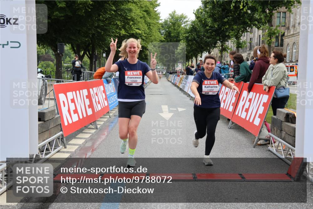 14.06.2026 - REWE Women's Run Strokosch-Dieckow http://msf.ph/oto/9788072 14.06.2026 10:25:55 Ziel 10381, 10459, 10562, 11237 meine-sportfotos.de