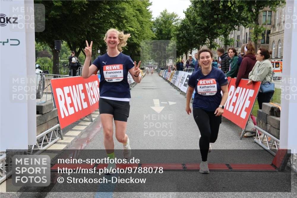 14.06.2026 - REWE Women's Run Strokosch-Dieckow http://msf.ph/oto/9788078 14.06.2026 10:25:55 Ziel 10381, 10459, 10562, 11237 meine-sportfotos.de